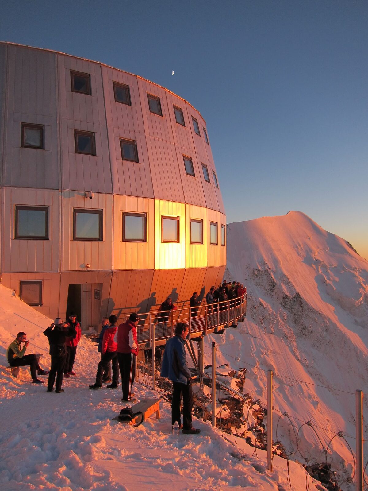 The Go&ucirc;ter hut on the Mont Blanc route